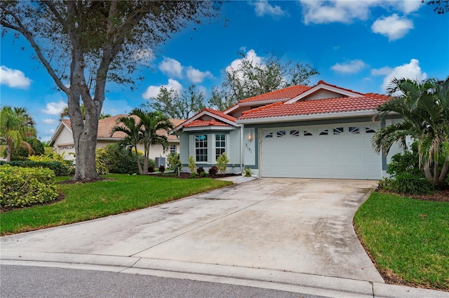 view of front facade featuring a garage and a front lawn