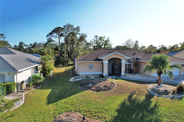 single story home featuring a front lawn