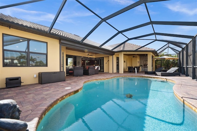 view of pool featuring outdoor lounge area, a lanai, ceiling fan, and a patio area