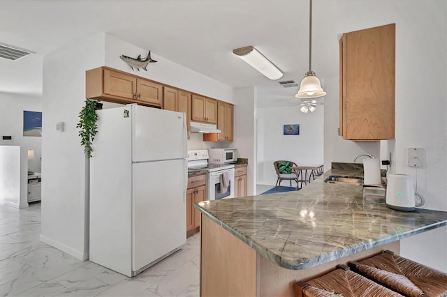 kitchen featuring sink, kitchen peninsula, white appliances, and pendant lighting