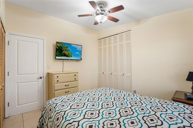 tiled bedroom featuring ceiling fan and a closet