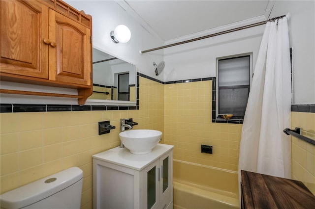 full bathroom featuring toilet, tile walls, decorative backsplash, crown molding, and shower / tub combo with curtain