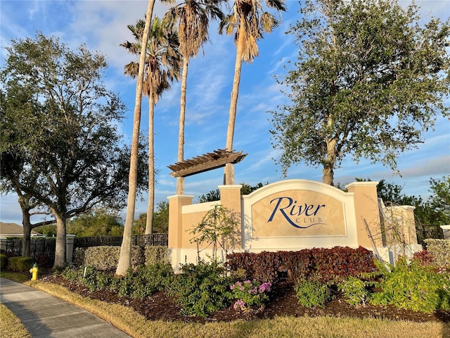 view of community / neighborhood sign