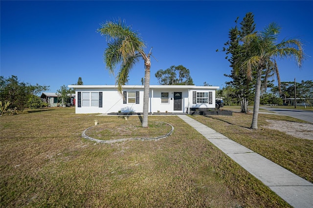 view of front facade with a front yard