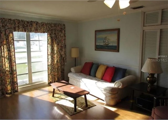 living room featuring light wood-type flooring, a wealth of natural light, and ceiling fan