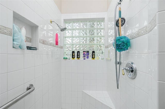 bathroom featuring a tile shower