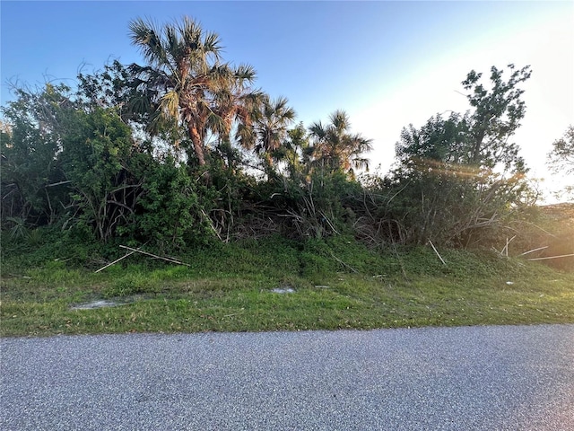 Listing photo 2 for 919 Webster Ave NW, Port Charlotte FL 33948