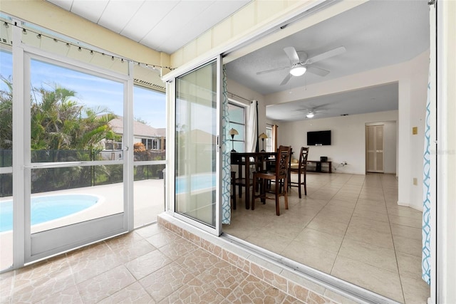 sunroom / solarium featuring ceiling fan