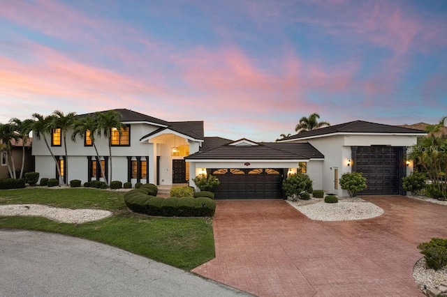 view of front of house featuring a lawn and a garage