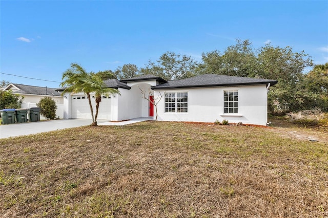 view of front facade featuring a front lawn and a garage