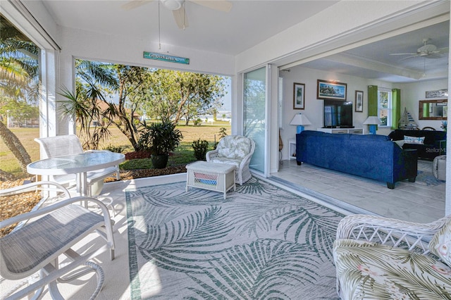 sunroom with ceiling fan