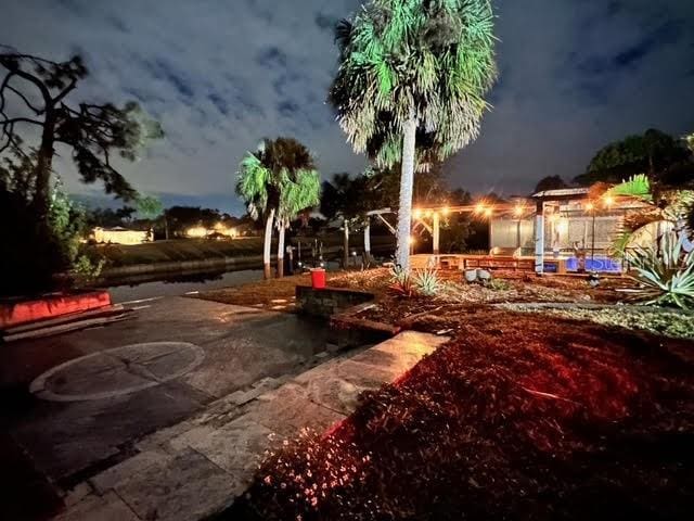 view of yard at dusk