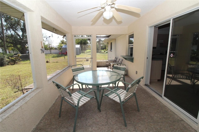 sunroom with ceiling fan