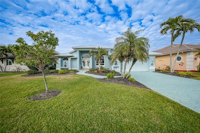 view of front of property featuring a front lawn and a garage