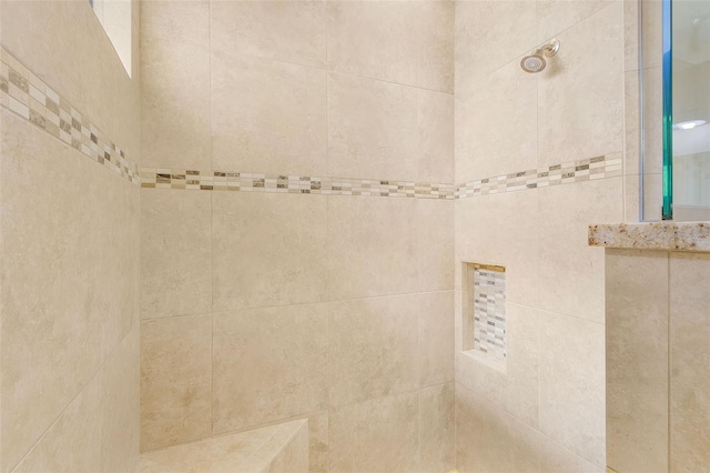 bathroom featuring a tile shower