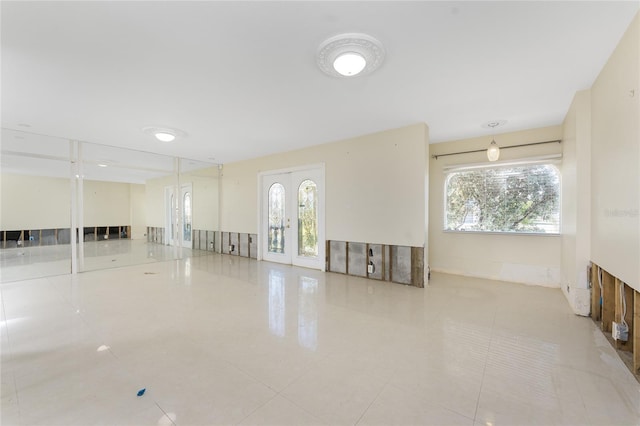 unfurnished room featuring light tile patterned floors