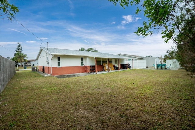 back of house featuring a yard