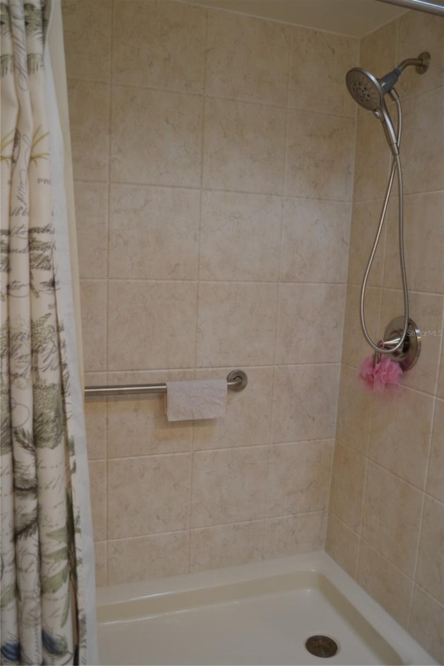 bathroom featuring a shower with curtain