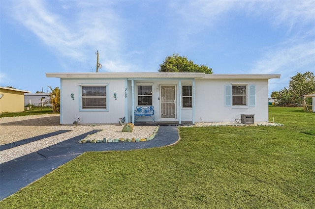 view of front of home featuring a front lawn and central AC unit