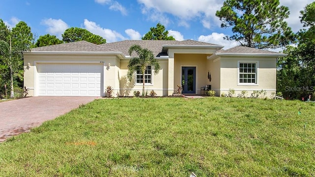 view of front of home featuring a front lawn and a garage