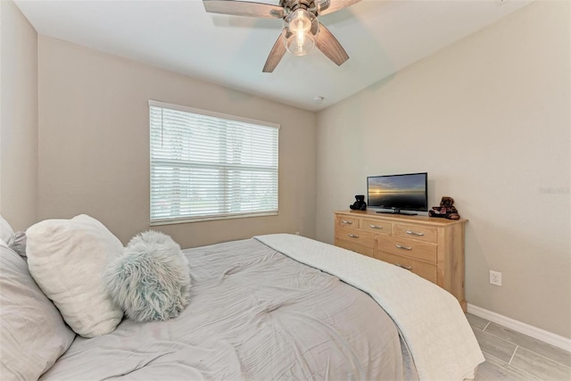 bedroom with ceiling fan