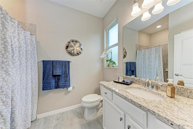 bathroom with a shower with curtain, toilet, and vanity