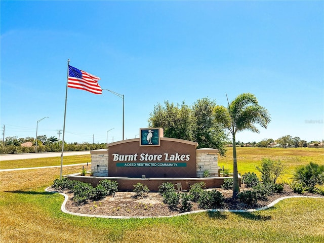 community sign with a yard