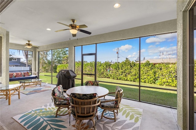 sunroom with ceiling fan