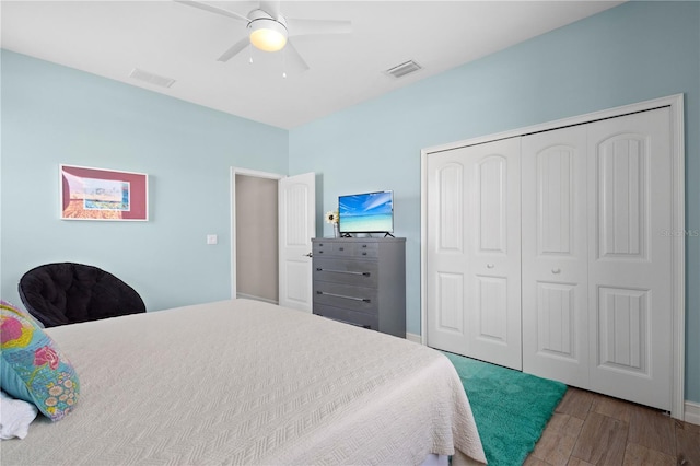 bedroom with ceiling fan, hardwood / wood-style floors, and a closet