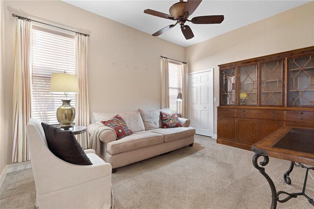 carpeted living room featuring ceiling fan