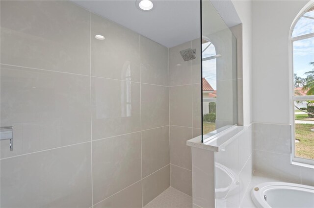 bathroom featuring a tile shower