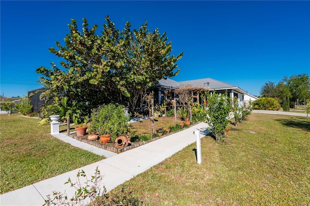 view of front facade with a front yard