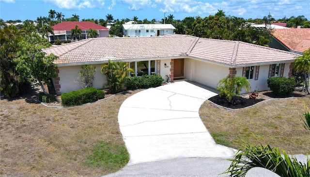 view of front facade featuring a garage