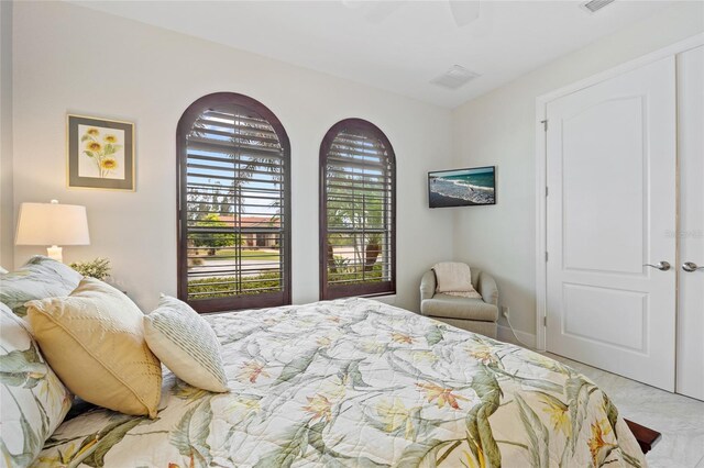 bedroom featuring ceiling fan