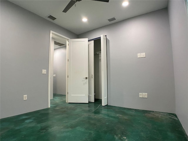 unfurnished bedroom with ceiling fan and a closet