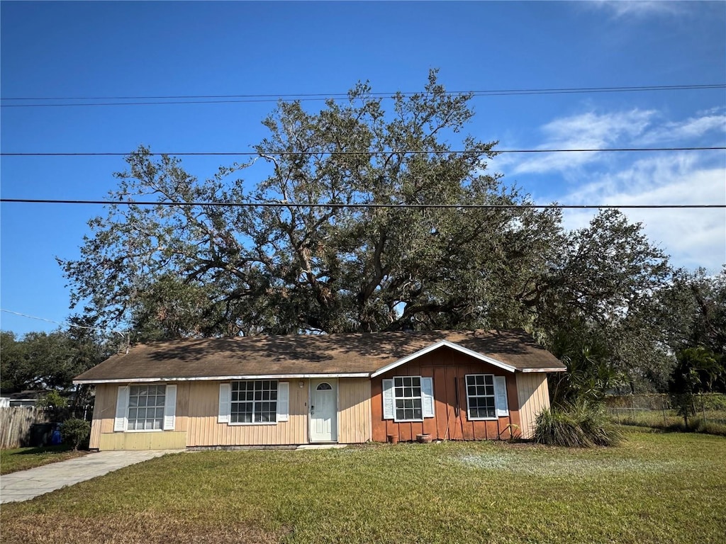 ranch-style house with a front lawn