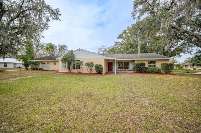 ranch-style house featuring a front yard