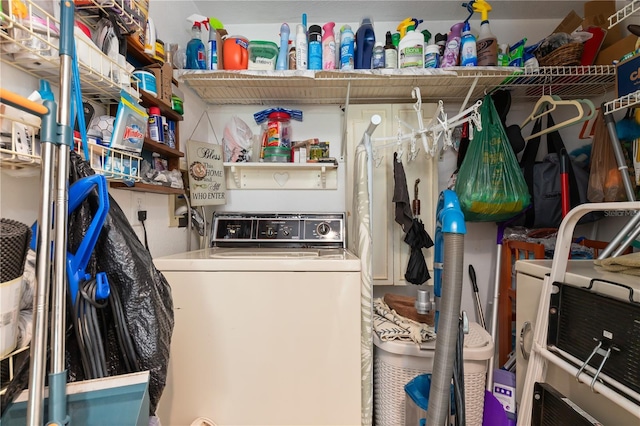 clothes washing area with washer / clothes dryer