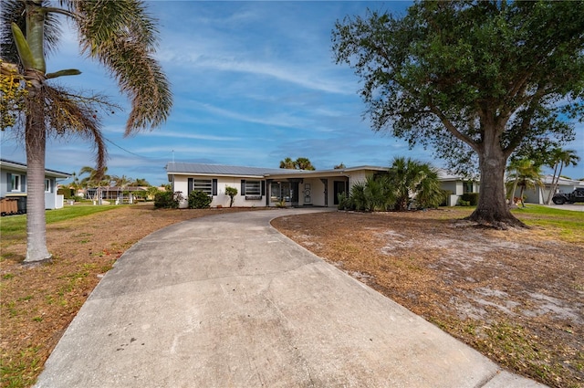 ranch-style home with a front lawn