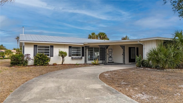 single story home featuring a carport