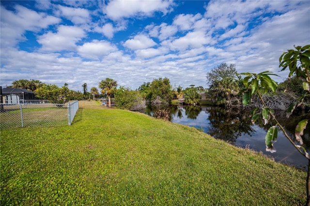 view of yard featuring a water view