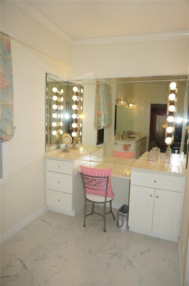 bathroom featuring crown molding