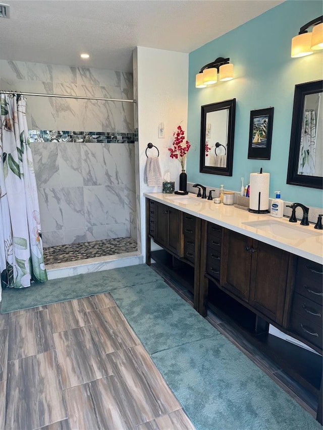 bathroom featuring a shower with shower curtain and vanity