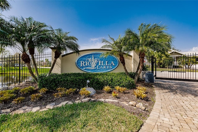 view of community / neighborhood sign