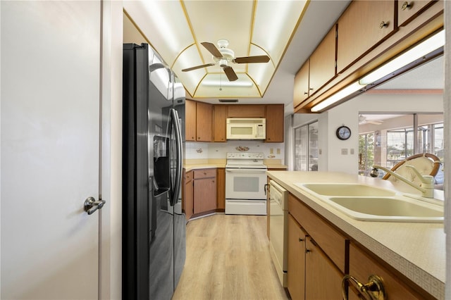 kitchen with ceiling fan, sink, light hardwood / wood-style floors, and white appliances