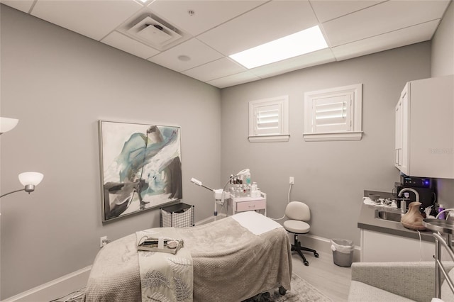 bathroom with a drop ceiling