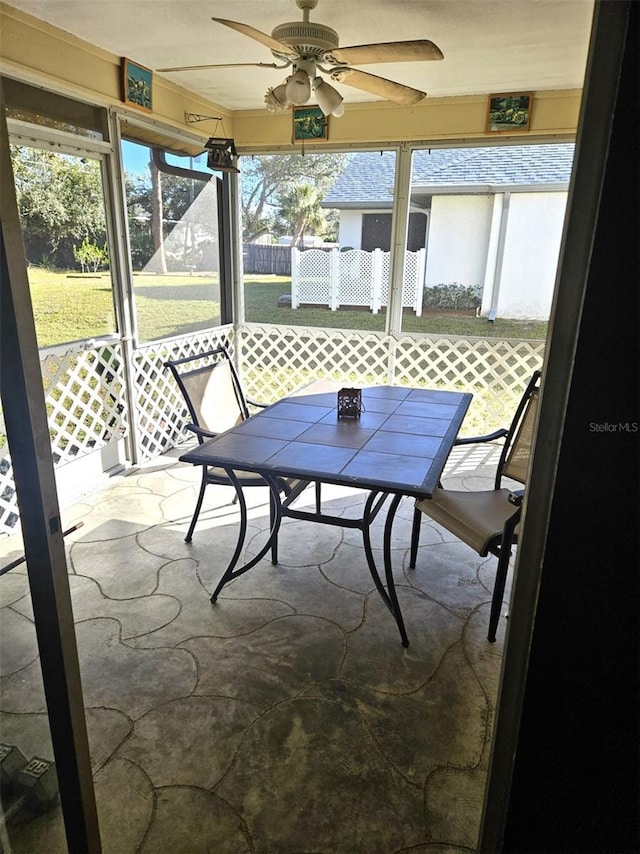 sunroom featuring a ceiling fan