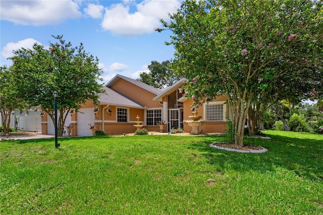 ranch-style home featuring a front lawn