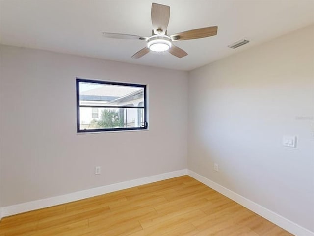 empty room featuring light wood-type flooring and ceiling fan