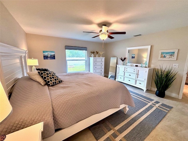 bedroom with ceiling fan